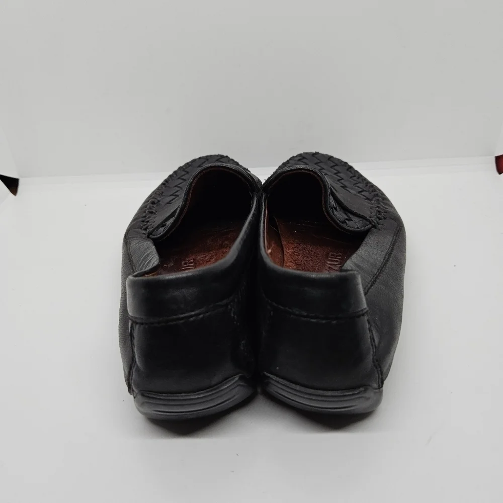 Robert Zur black glove